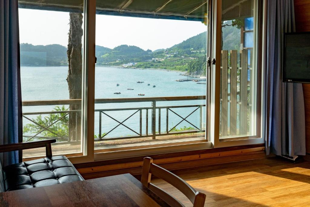 남해 아크로 펜션 주변 풍경