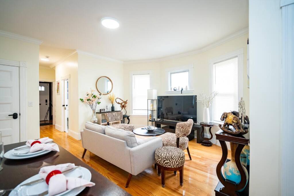 14a-Elegant, newly renovated apartment in Boston, Boston