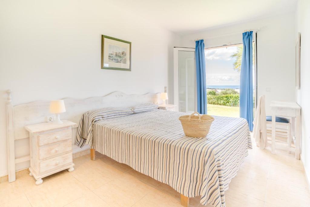 Apartamentos Mar Blau — Hotel rooms in Son Bou, Balearic Islands