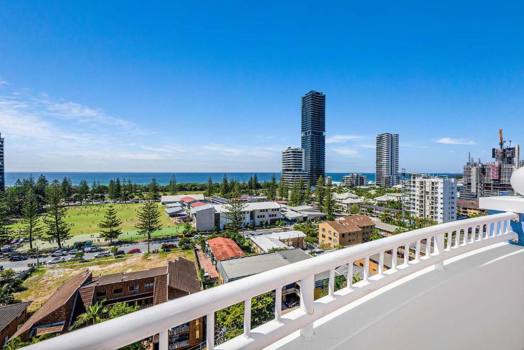 Oceanview Apartment In Resort Complex, Gold Coast