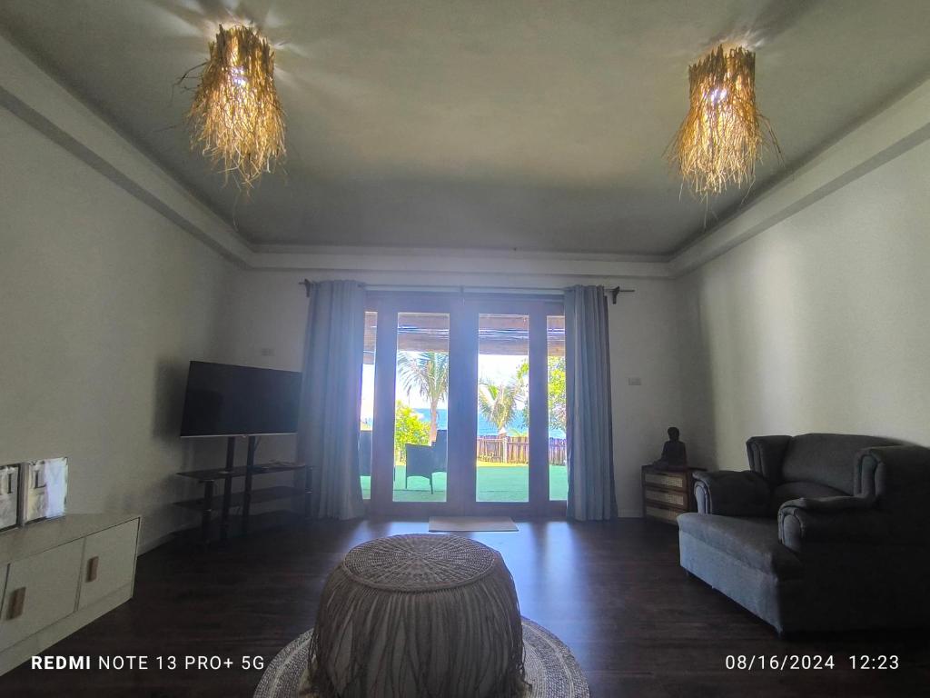 ห้องส่วนกลางสำหรับนั่งเล่น/ดูทีวี