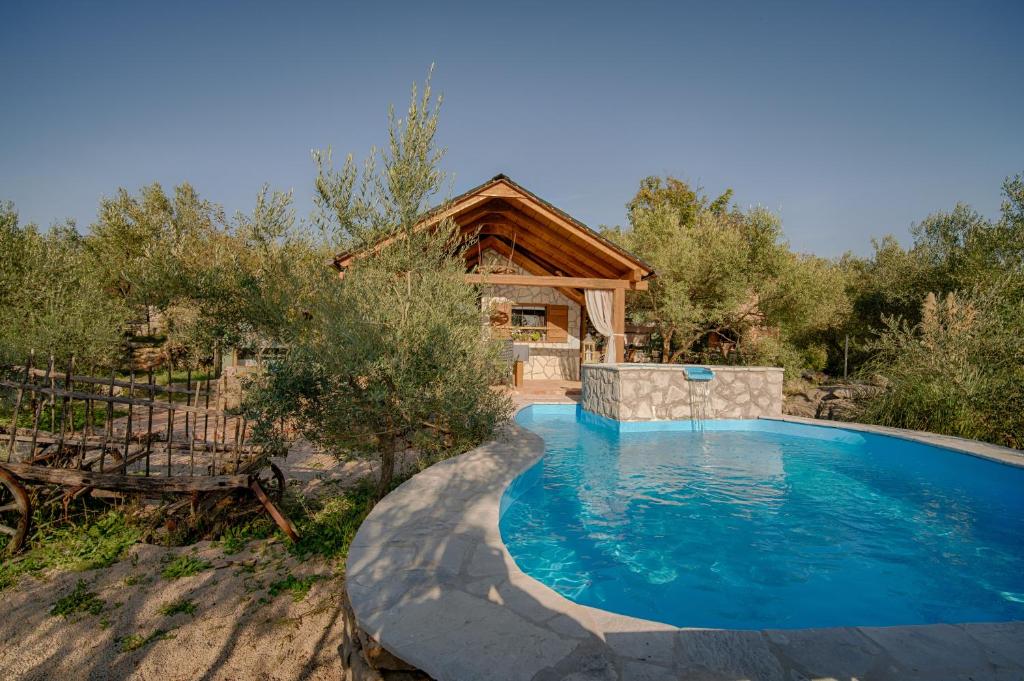 House with pool, 50 meters from sea, privacy - by TRAVELER tourist agency Krk - ID 2137, Kornić