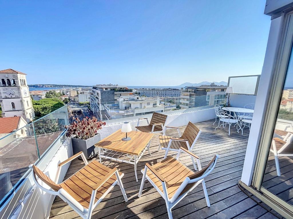 Wow Splendide 3-4 pcs Duplex Rooftop Vue mer by Olam Properties, Cannes