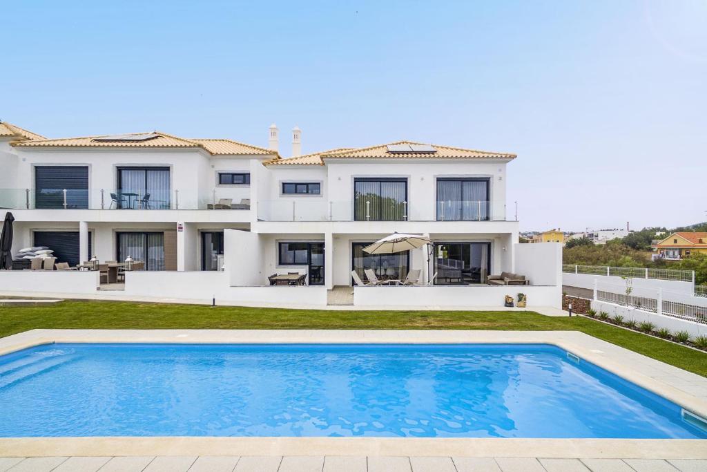 Almancil Elegant Villa With Pool by Homing, Almancil