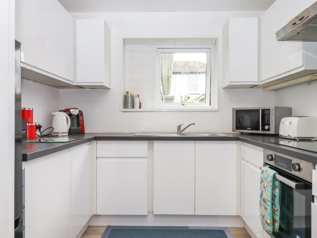 Brixham Breeze Cabin photo 3