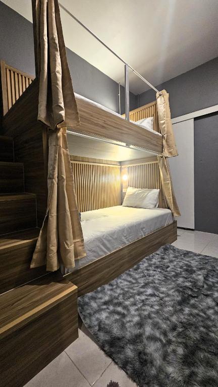 Neighbor Hostel, Haad Rin