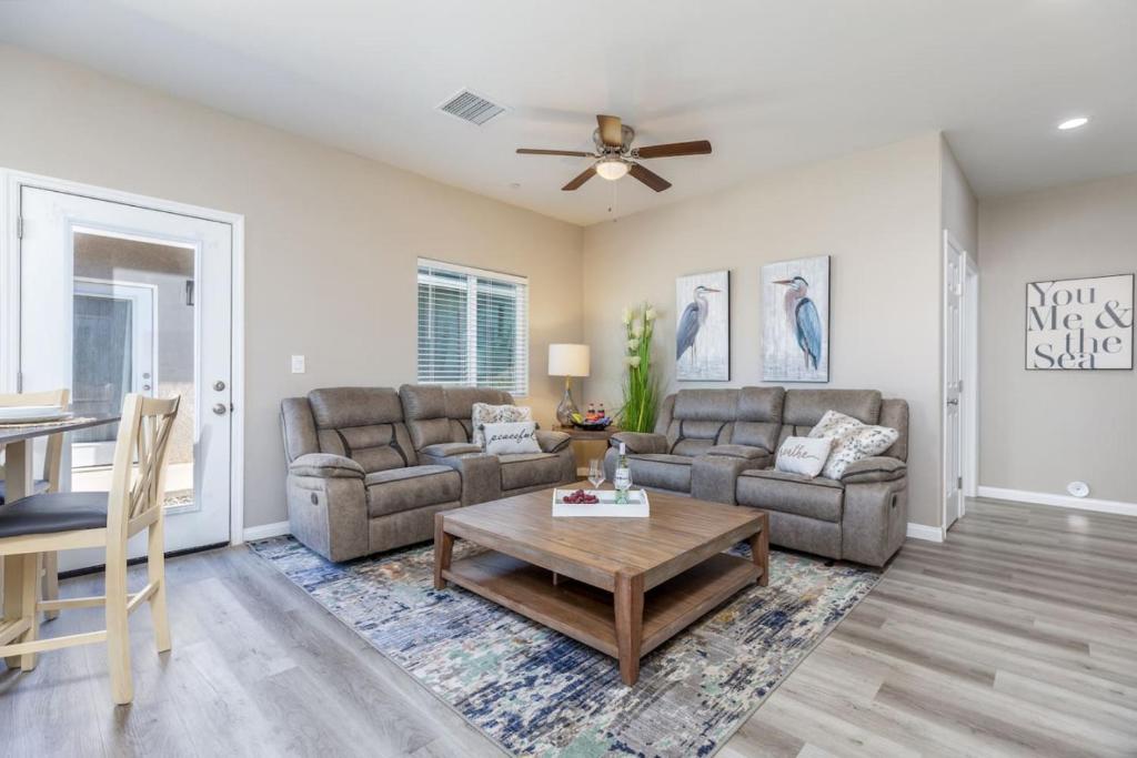 Refreshing and Spotless 4 Bathrooms 22, Ridgecrest