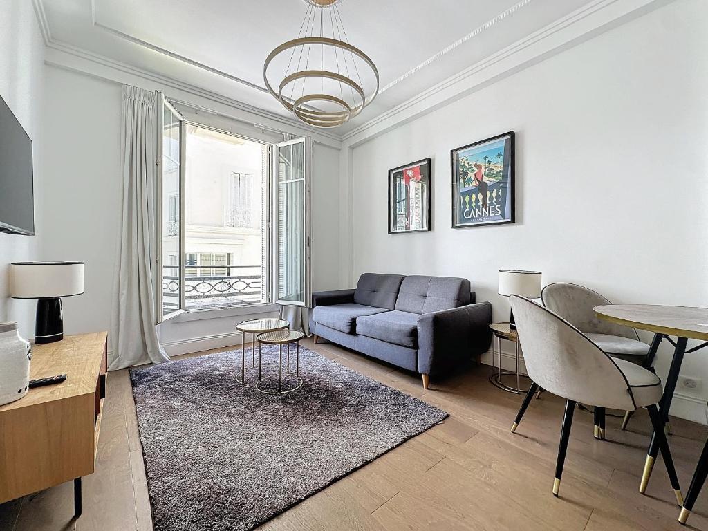 INTUITION - 2 pieces - Cannes Carre d or, Cannes