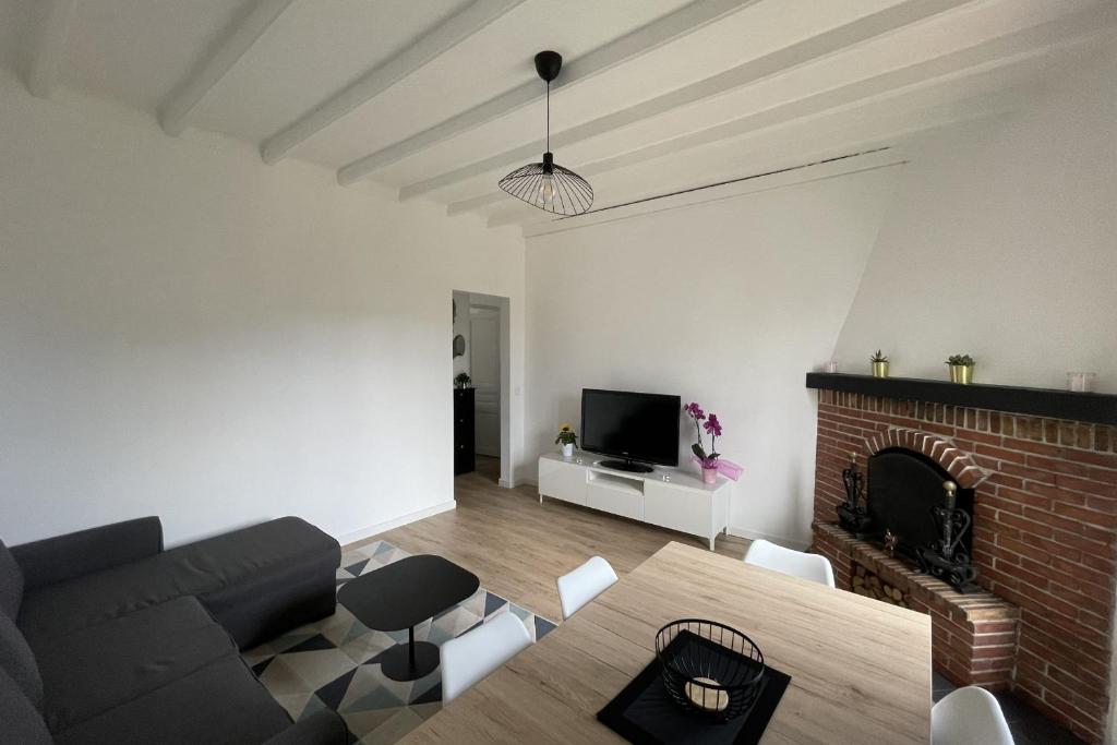 Bright T3 200m from the beach close to shops, Antibes