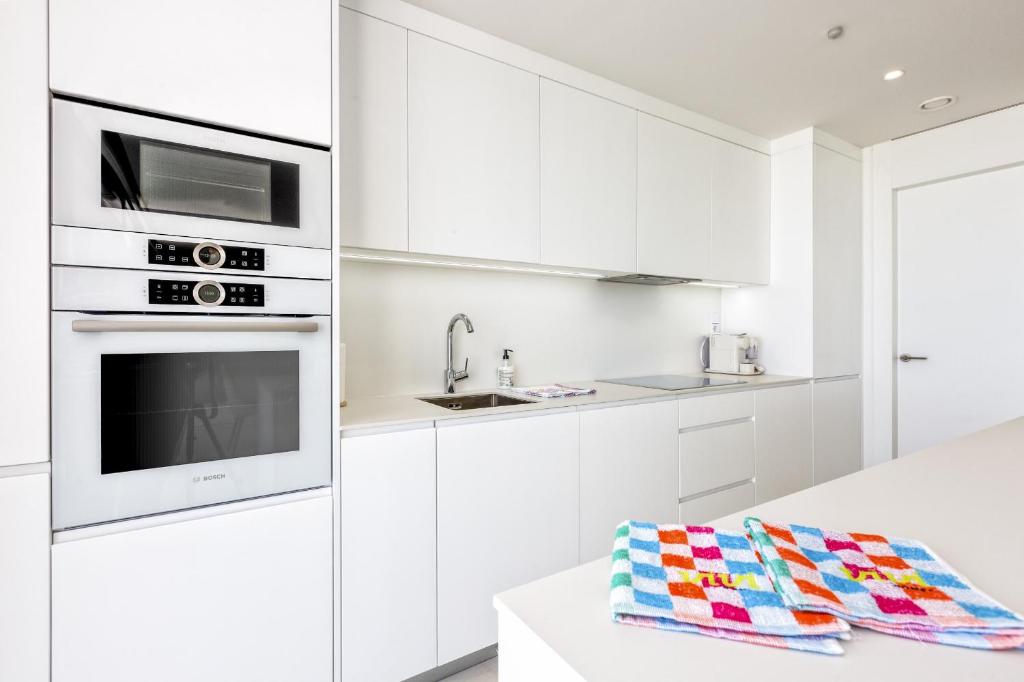 ViVi Homes - Panorama Pool, Golf, Terrace & Sea View - 3