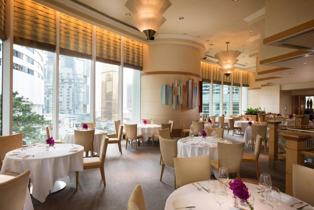 Hotel Dining