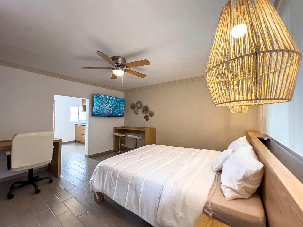 Modern Apartment with Home Office in Prime Location - 1