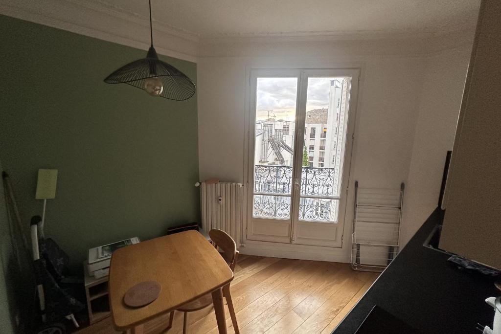 Beautiful T2 with balcony - near Parc Clichy - 4