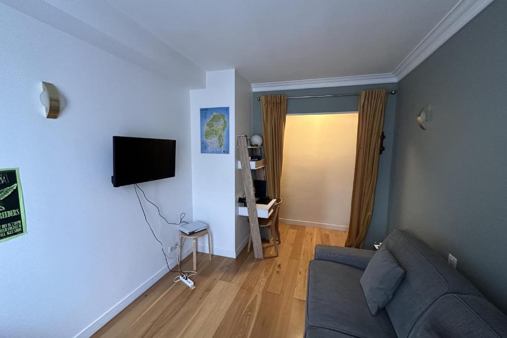 Beautiful T2 with balcony - near Parc Clichy - 2