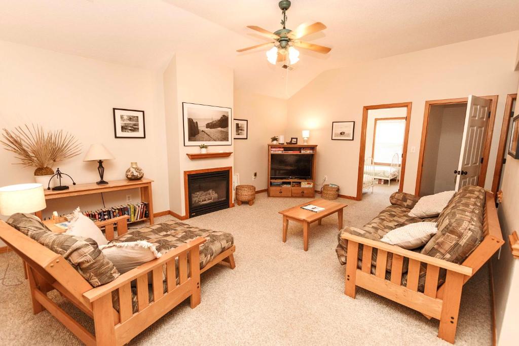 Oceanside, Remote Quiet Area, Secluded, Screened Porch, 4x2018, Wash Woods, Knotts Island