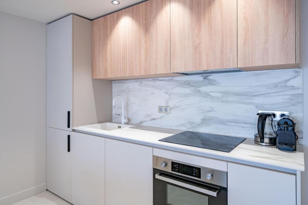 Beautiful 3 bedroom fully renovated - 4