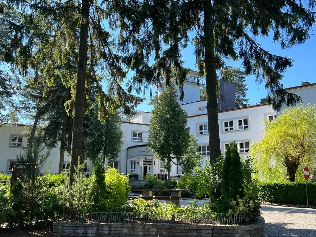 Oficerski Yacht Club, hotel v destinaci Augustov