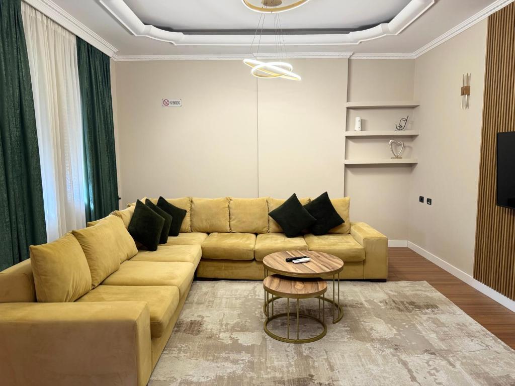 Golden Dublex Tirana, Тирана