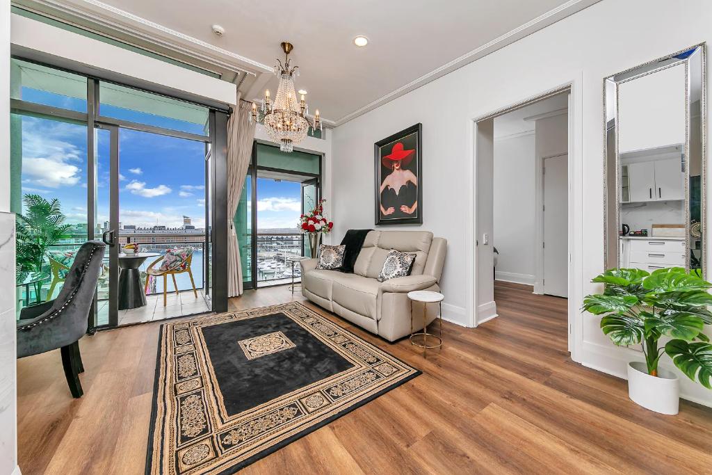 Penthouse Glory, Auckland