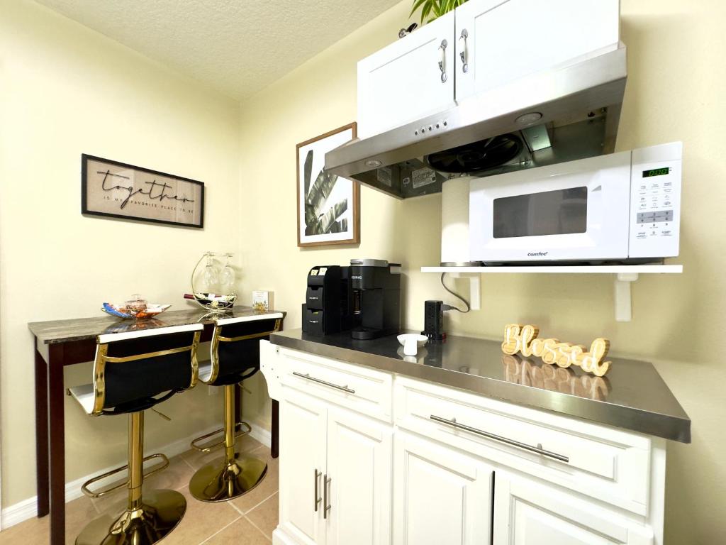 Cozy Private Apartment - Stylish & Spotless의 깨끗하고 정돈된 침실