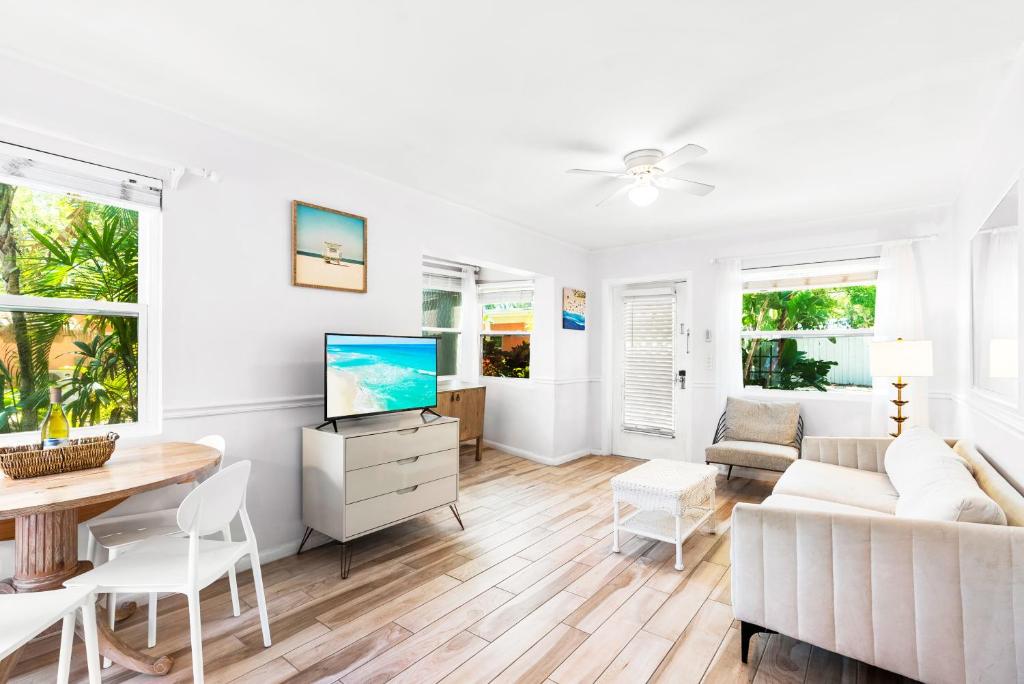 Heron Lagoon, dock, pool, the Coconut at Siesta Key Bungalows, Siesta Key