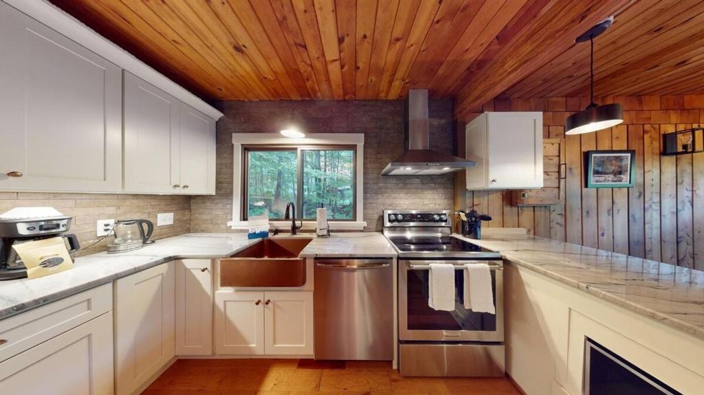 Treehouse Home Brought to you by GetAway Vacations, Ludlow