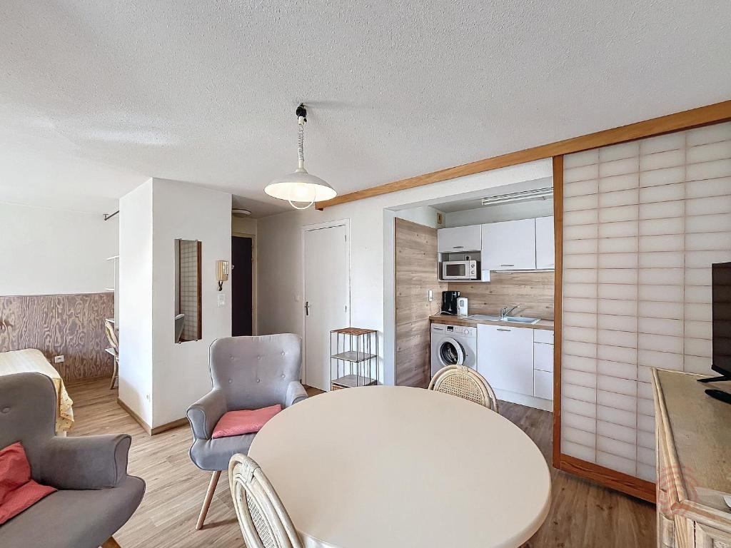 Studio avec terrasse, proche thermes et centre, animaux acceptés, wifi inclus, Lamalou-les-Bains - FR-1-451-66 - 2