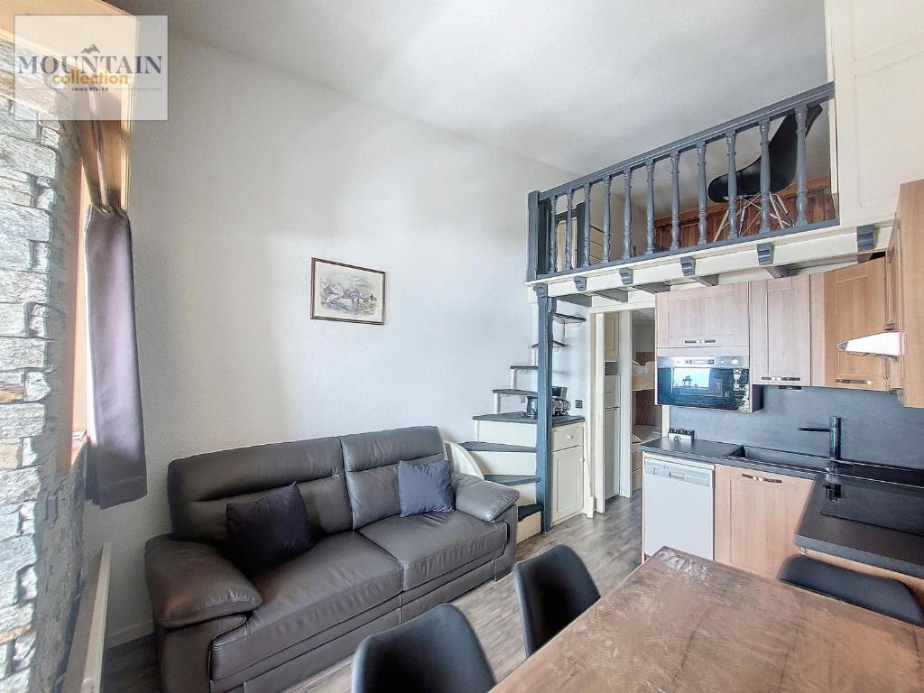 Studio rénové, lumineux avec balcon, près des pistes, parking inclus - 2