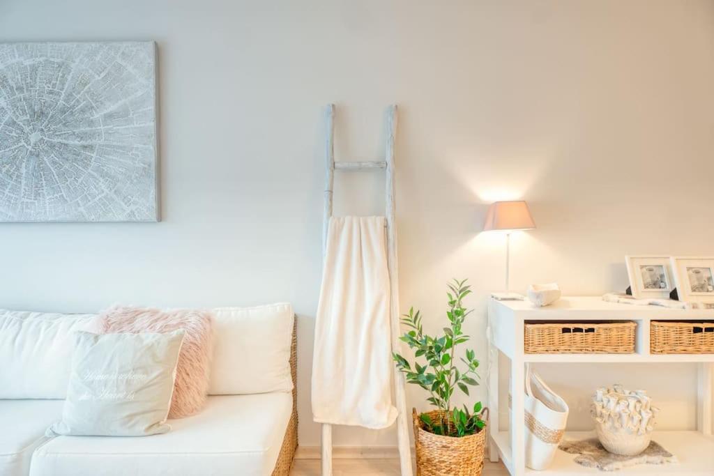 Seaside Serenity Cozy 2-BR Escape, Blankenberge