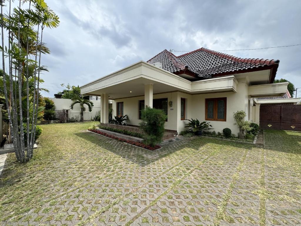 Griya Baciro, Demangan