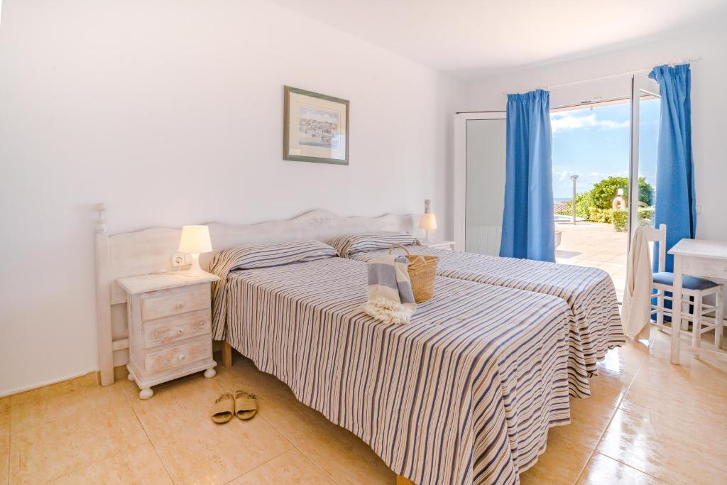 Apartamentos Mar Blau — Hotel rooms in Son Bou, Balearic Islands