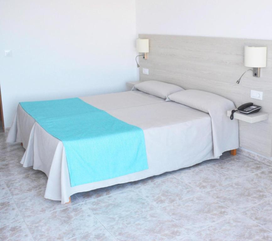 Apartamentos Playa Moreia — S'Illot, Balearic Islands