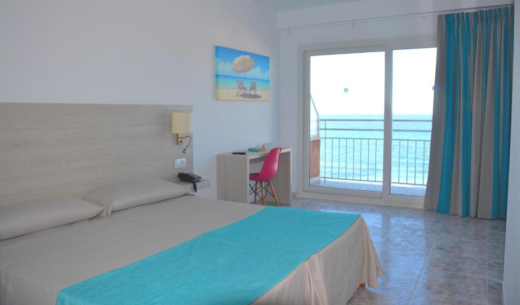Apartamentos Playa Moreia — S'Illot, Balearic Islands