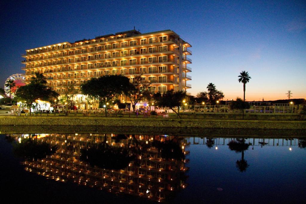 Apartamentos Playa Moreia — S'Illot, Balearic Islands