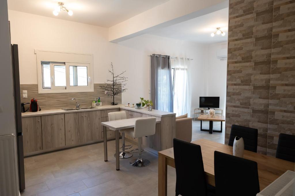 The Pines apartment, Palaiá Fókaia