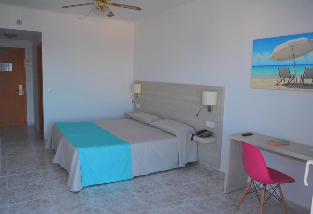 Apartamentos Playa Moreia — S'Illot, Balearic Islands