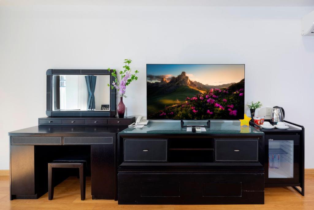 Shared lounge/TV area