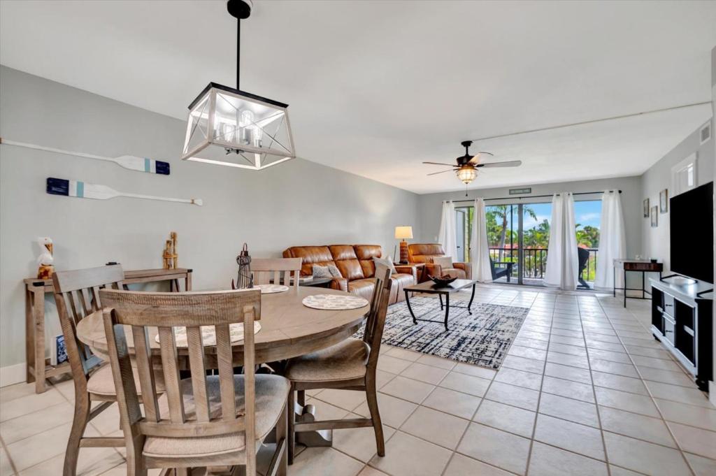 Mahi Manor - by Cheerful Rentals, Bradenton