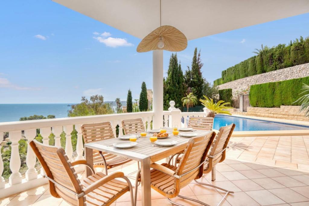 Exclusive Villa With Panoramic Sea Views - 4