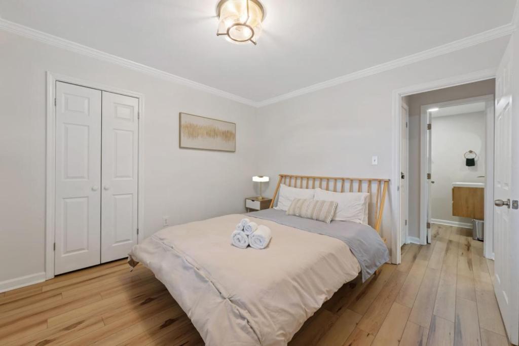 Downtown Condo, City Skyline View, Walk Friendly, Atlanta