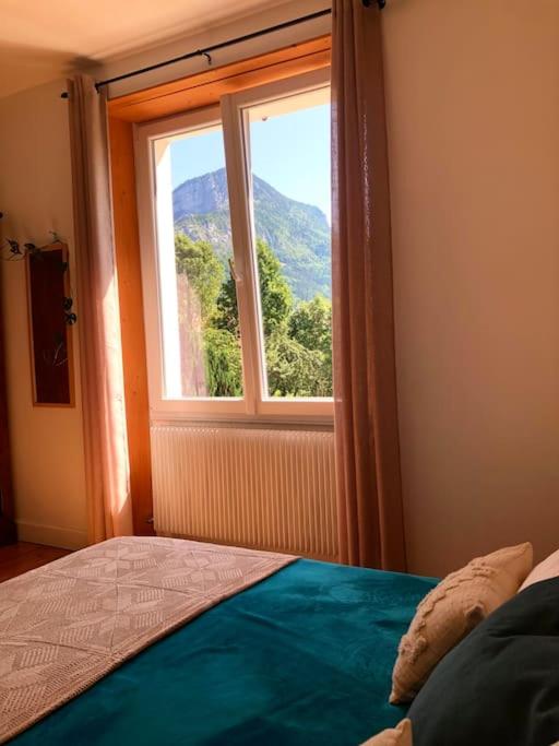 Gîte des Sisampas- Terrasse privée, vue aux montages - 3