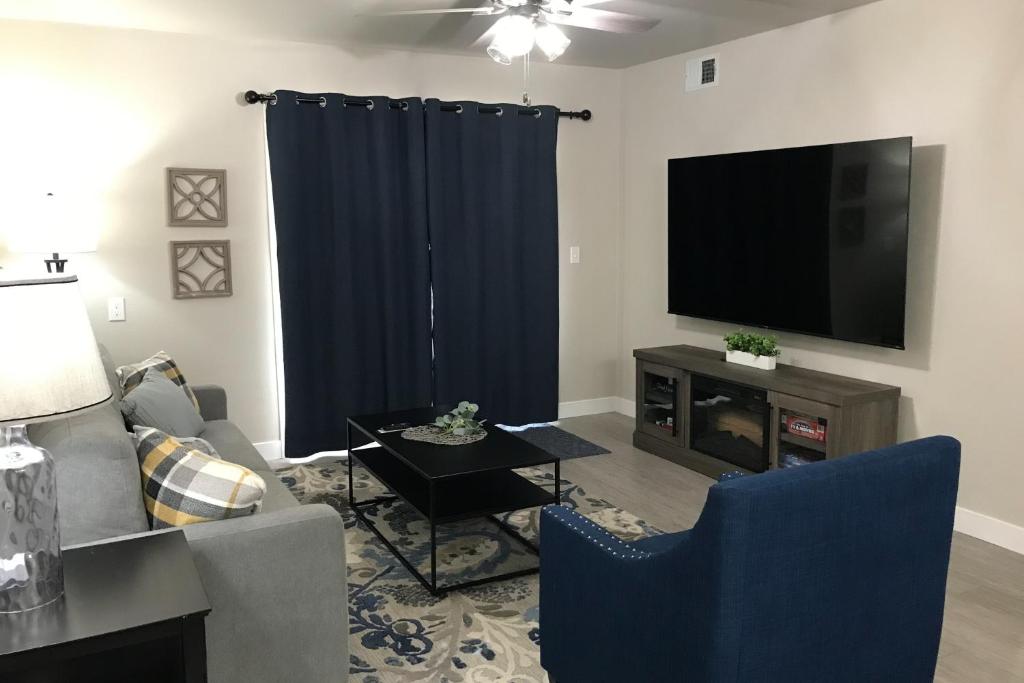 Wholesome Hideout, Branson