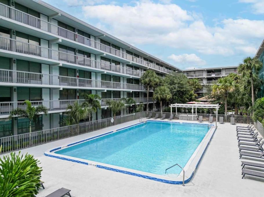 Lovely 1BR Suite at Orlando with pool view, Kissimmee