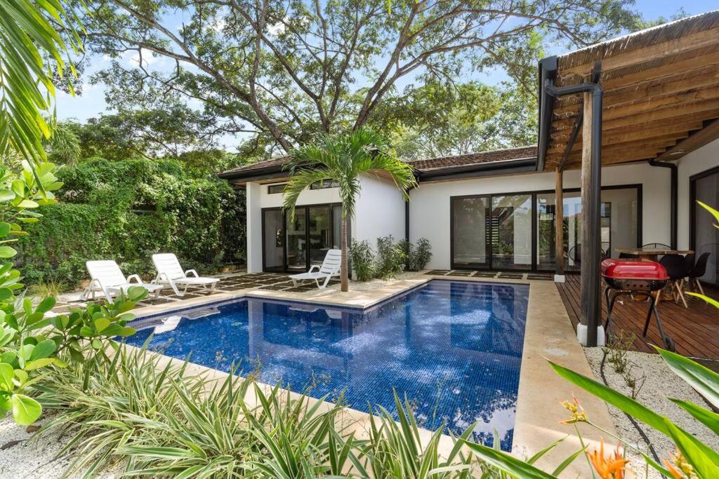 CU28 New 3 Bdrm Home w Pool and Guanacaste Tree, Tamarindo