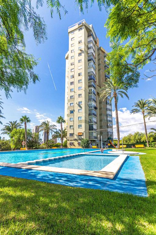 Amazing Benidorm Views 2BR Home - Pool - Parking, Benidorm