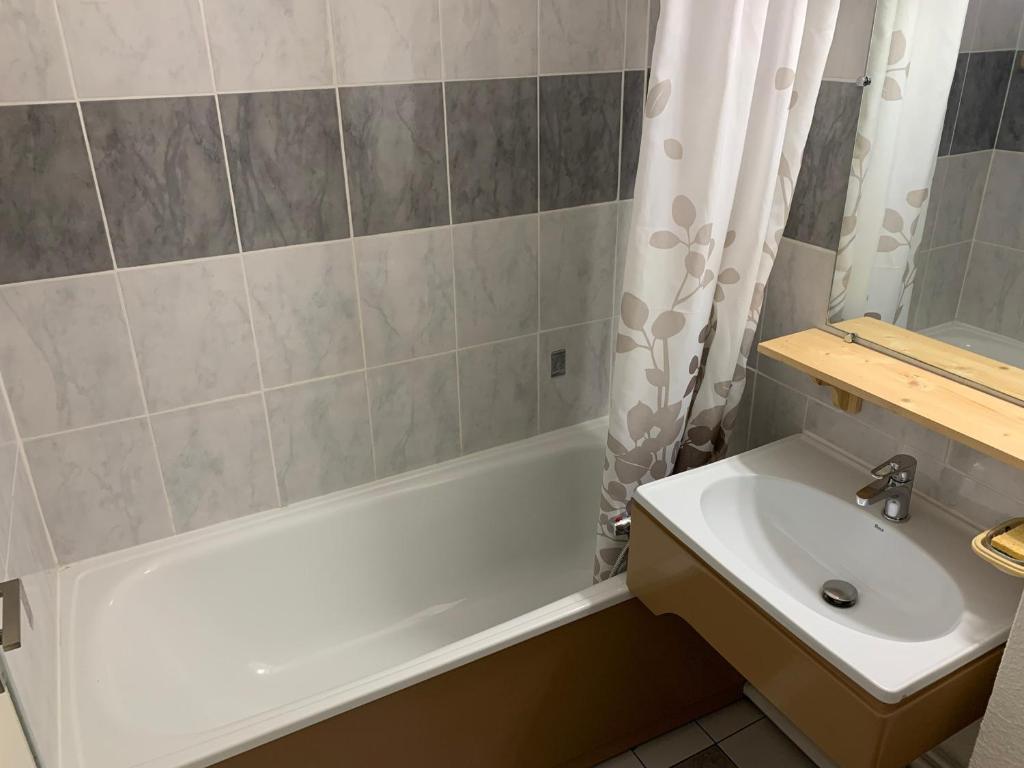 Studio économique pour 3 pers avec balcon à Les Menuires, Reberty 1850 - FR-1-452-391 - 4
