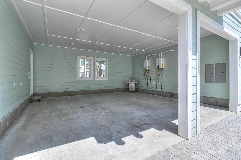 Shell Yeah 320 COA, Mustang Beach