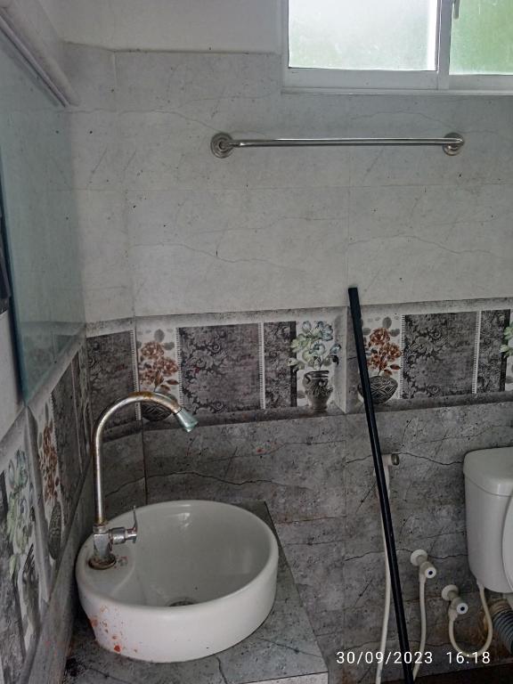 travel with roshan arround kandy, Kandy