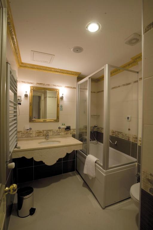 Maywood Hotel photo