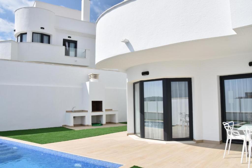 PANORAMISCH modern vakantiehuis in Finestrat bij Benidorm met 3 slaapkamers, gelegen op de 1ste lijn met privézwembad en omheinde privétuin, zicht op zee, de bergen met 'Kilómetro Vertical del Puig Campana' en op de skyline van Benidorm City en Finestrat - 3